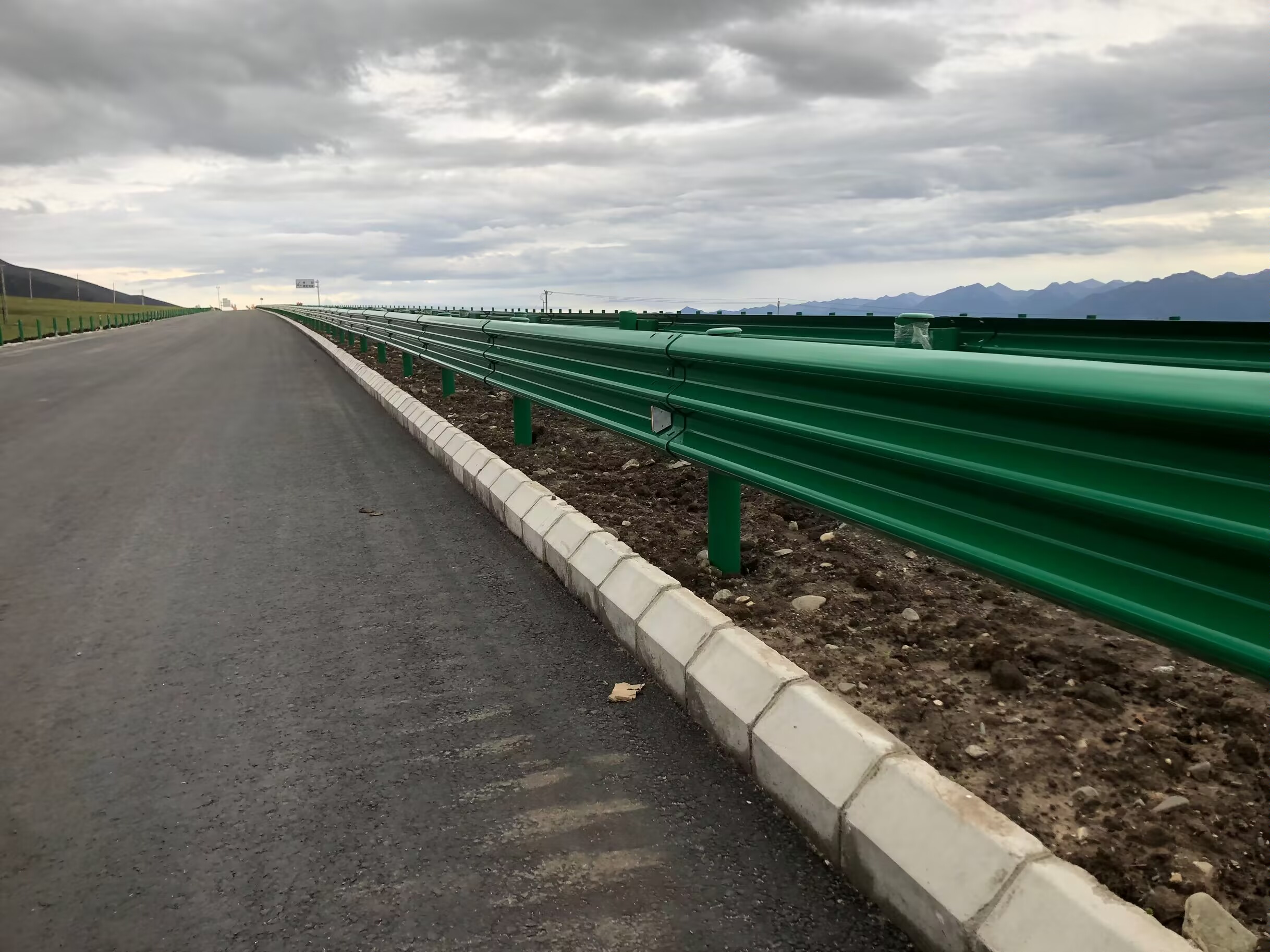 白玉县乡村公路波形护栏波形护栏板 - 推荐